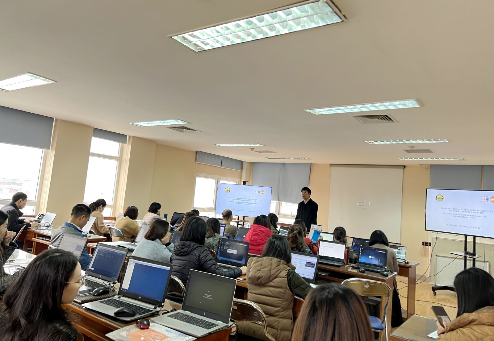 Hội nghị tập huấn sử dụng ngôn ngữ truy vấn SQL để khai thác dữ liệu vi mô