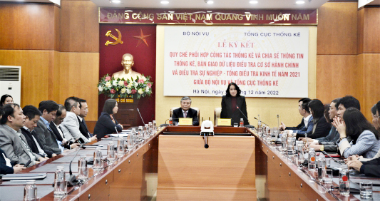 Lễ ký kết Quy chế phối hợp công tác thống kê và chia sẻ thông tin thống kê; Bàn giao Cơ sở dữ liệu vi mô giữa Bộ Nội vụ và Tổng cục Thống kê